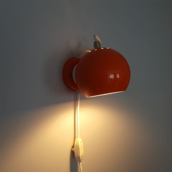 retro-orange-magnet-lampa-3