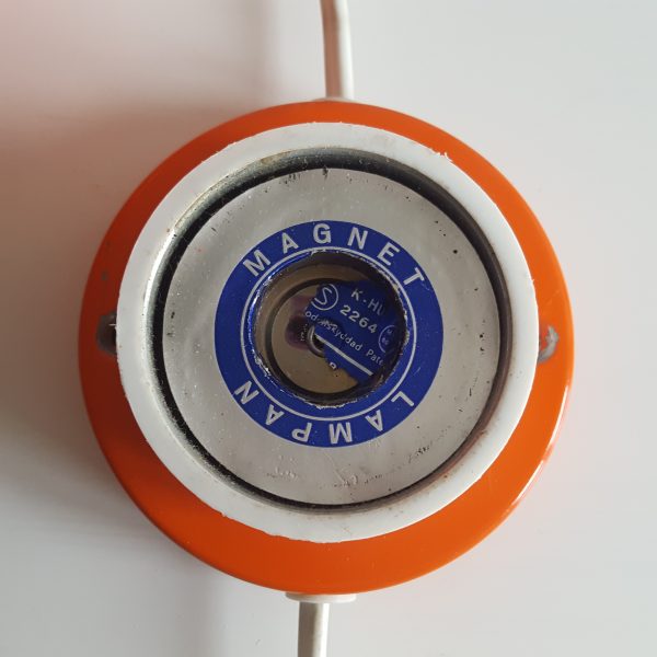 retro-orange-magnet-lampa-5