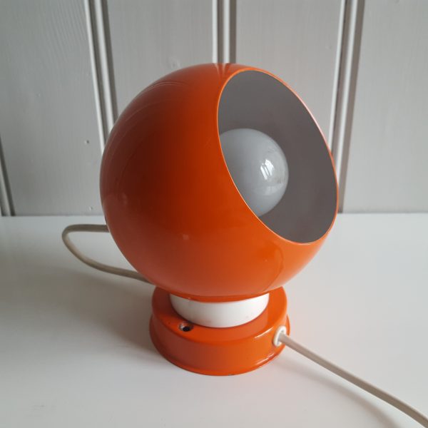 retro-orange-magnet-lampa-6