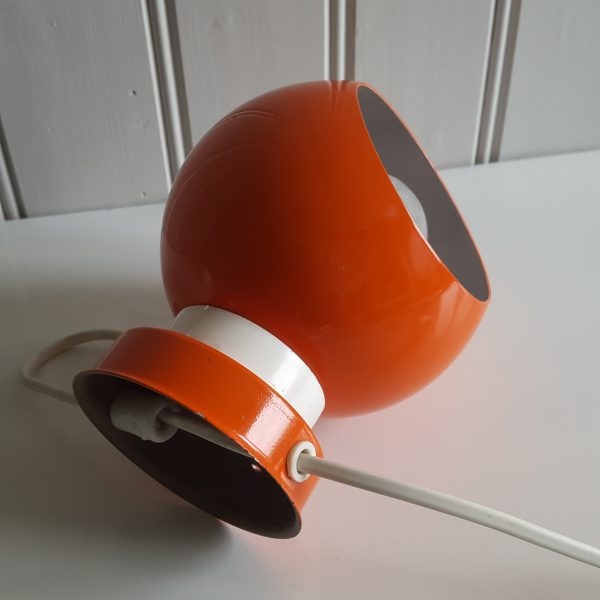 retro-orange-magnet-lampa-9