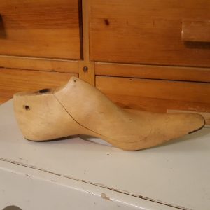 skoläst-i-trä-vintage-lantligt-5