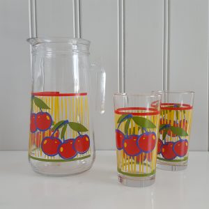 saftkanna-två-glas-körsbär-cerve-70-talet-1