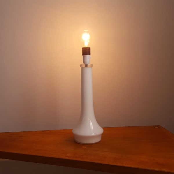 bordslampa-lampfot-vitt-glas-vintage-1
