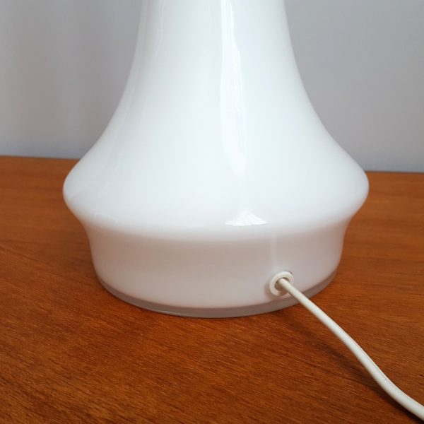 bordslampa-lampfot-vitt-glas-vintage-5