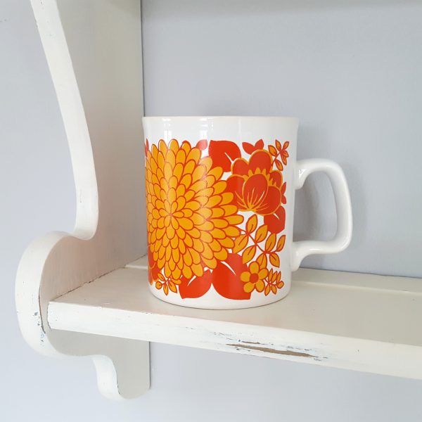 mugg-staffordshire-potteries-röd-&orange-blommotiv-1