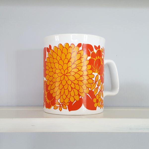 mugg-staffordshire-potteries-röd-&orange-blommotiv-2