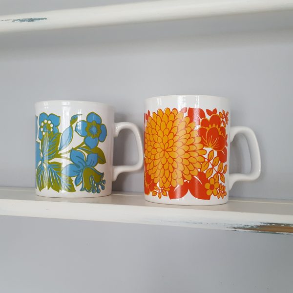 mugg-staffordshire-potteries-röd-&orange-blommotiv-8