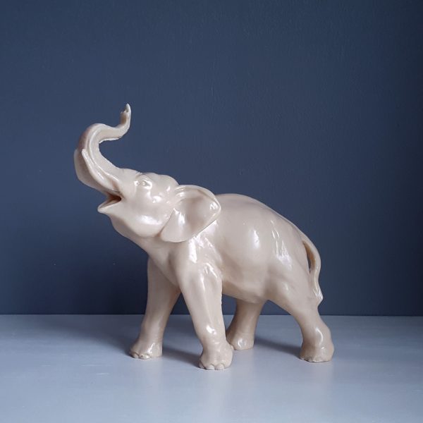 elefant-staty-benvitt-täljsten-1