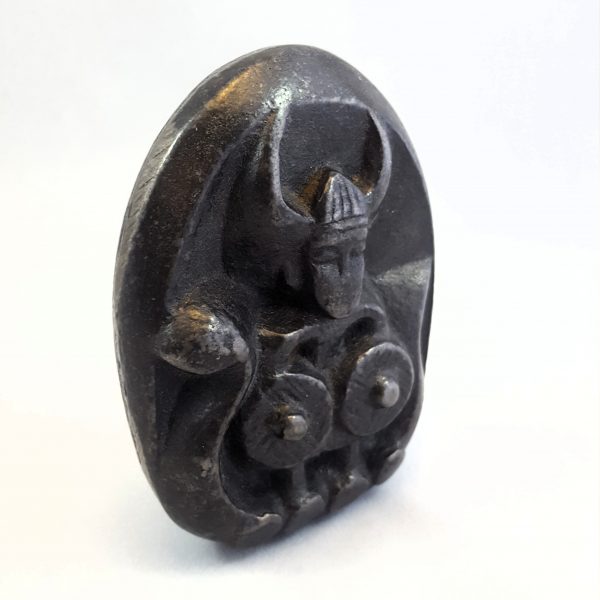 brevpress-skulptur-gjutjärn-viking-stig-blomberg-2