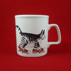 mugg-katt-med-röda-sneakers-staffordshire-potteries-kiln-craft-b-kliban-70-tal-1
