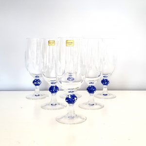 glas-på-fot-blå-vit-luminarc-verrerie-darques-france-1
