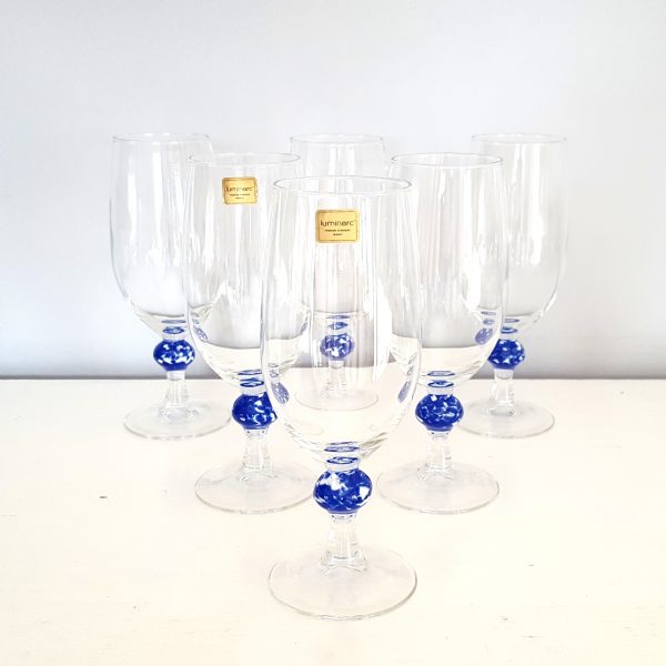 glas-på-fot-blå-vit-luminarc-verrerie-darques-france-3