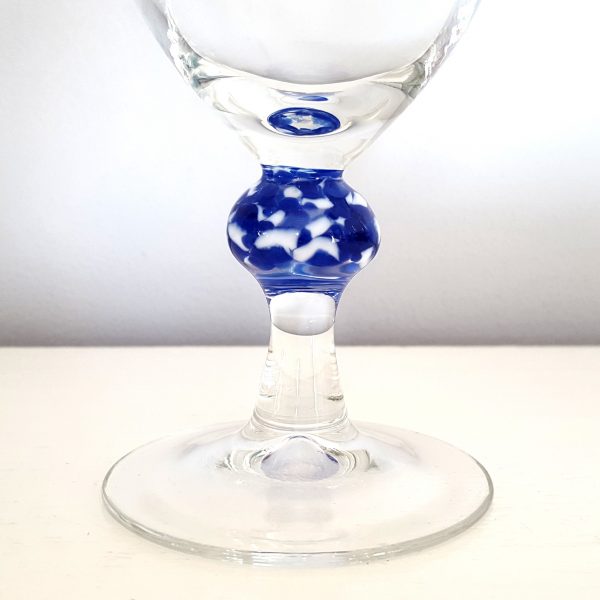 glas-på-fot-blå-vit-luminarc-verrerie-darques-france-5