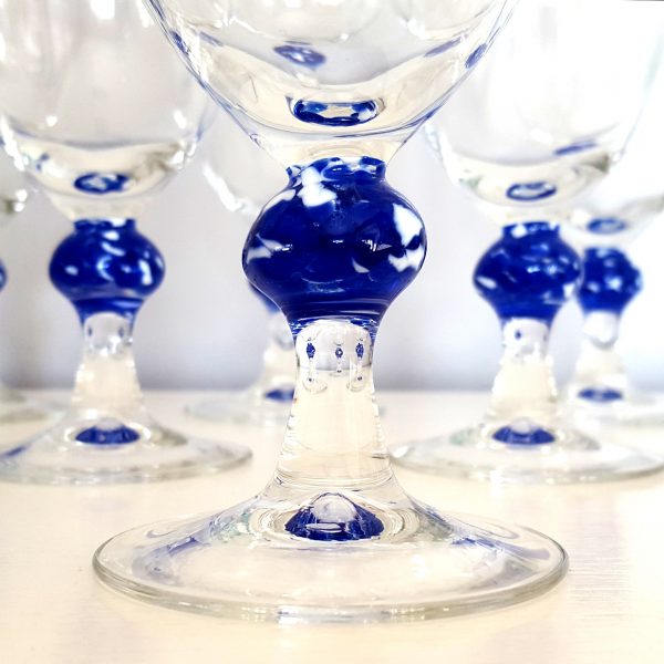glas-på-fot-blå-vit-luminarc-verrerie-darques-france-7