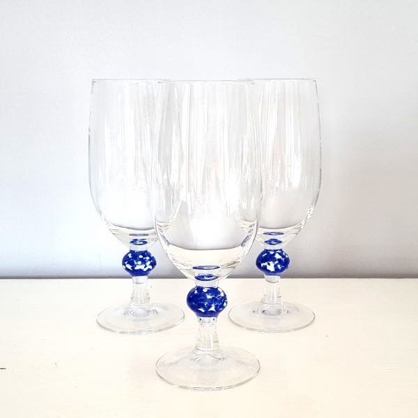 glas-på-fot-blå-vit-luminarc-verrerie-darques-france-8