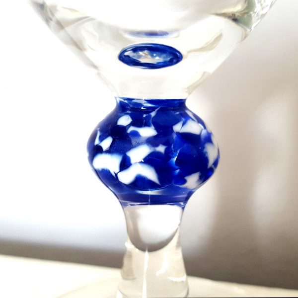 glas-på-fot-blå-vit-luminarc-verrerie-darques-france-9