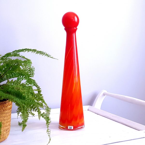 flaskvas-med-propp-röd-gul-orange-lindshammar-glasbruk-6