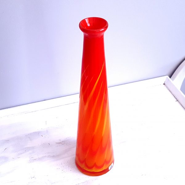 flaskvas-med-propp-röd-gul-orange-lindshammar-glasbruk-9