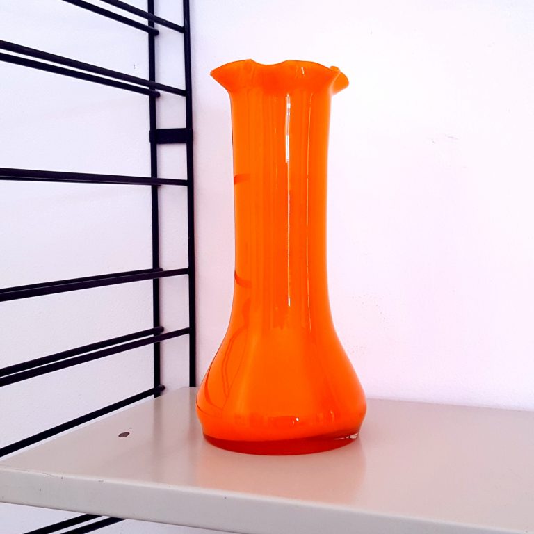 Vas Orange Glas Puntelm rke Sekelskiftet Retrolivet vas-orange-glas-puntelm-rke-sekelskiftet-retrolivet