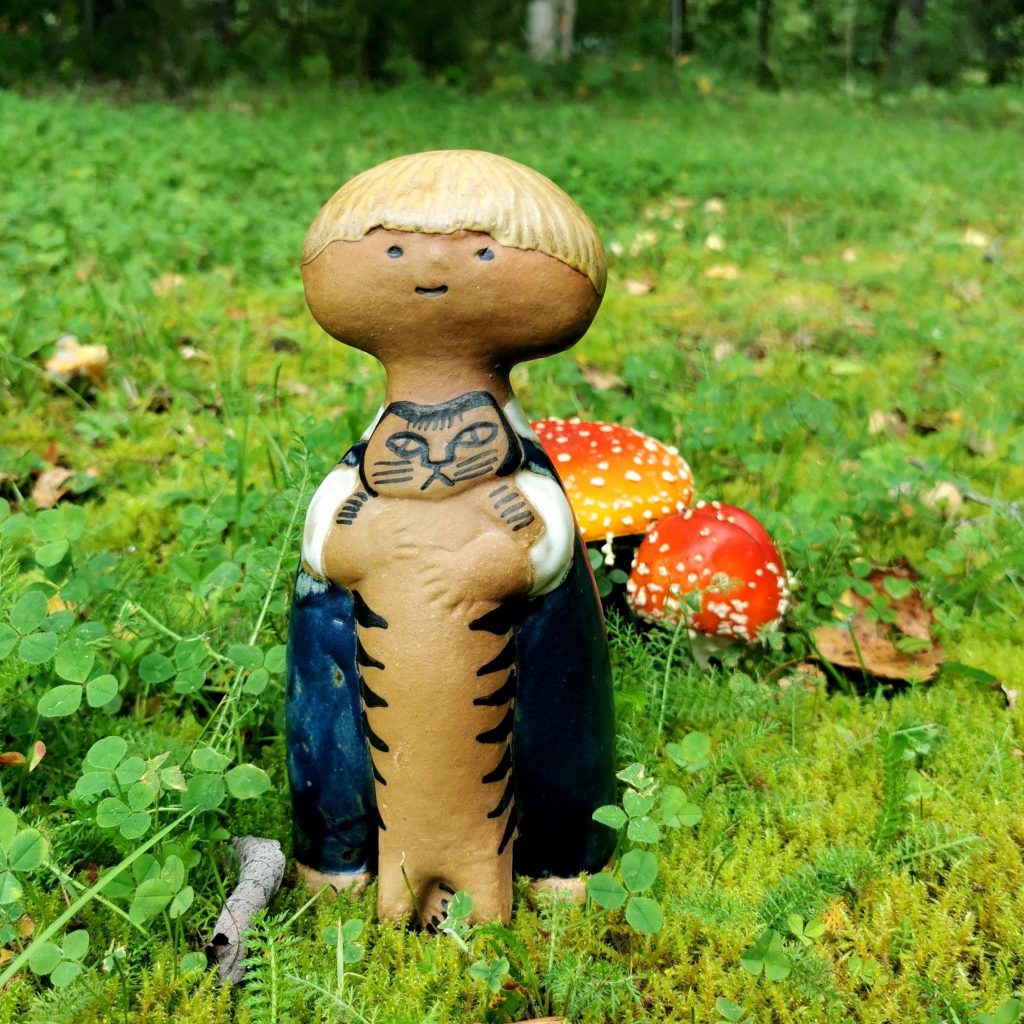 Lisa Larson リサラーソン Pelle Lisa Larson for Gustavsberg Pelle Boy With Cat 7-3/4” Tall Made in