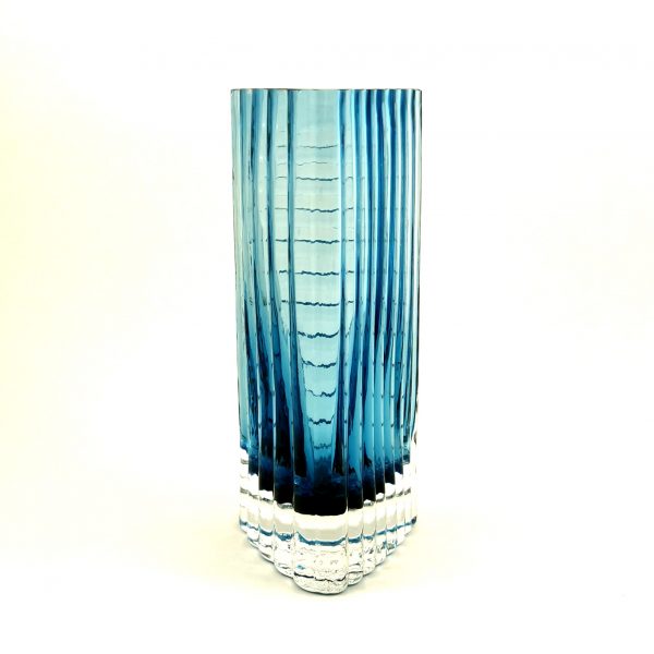 vas-blå-trekantig-räfflad-åseda-glasbruk-3