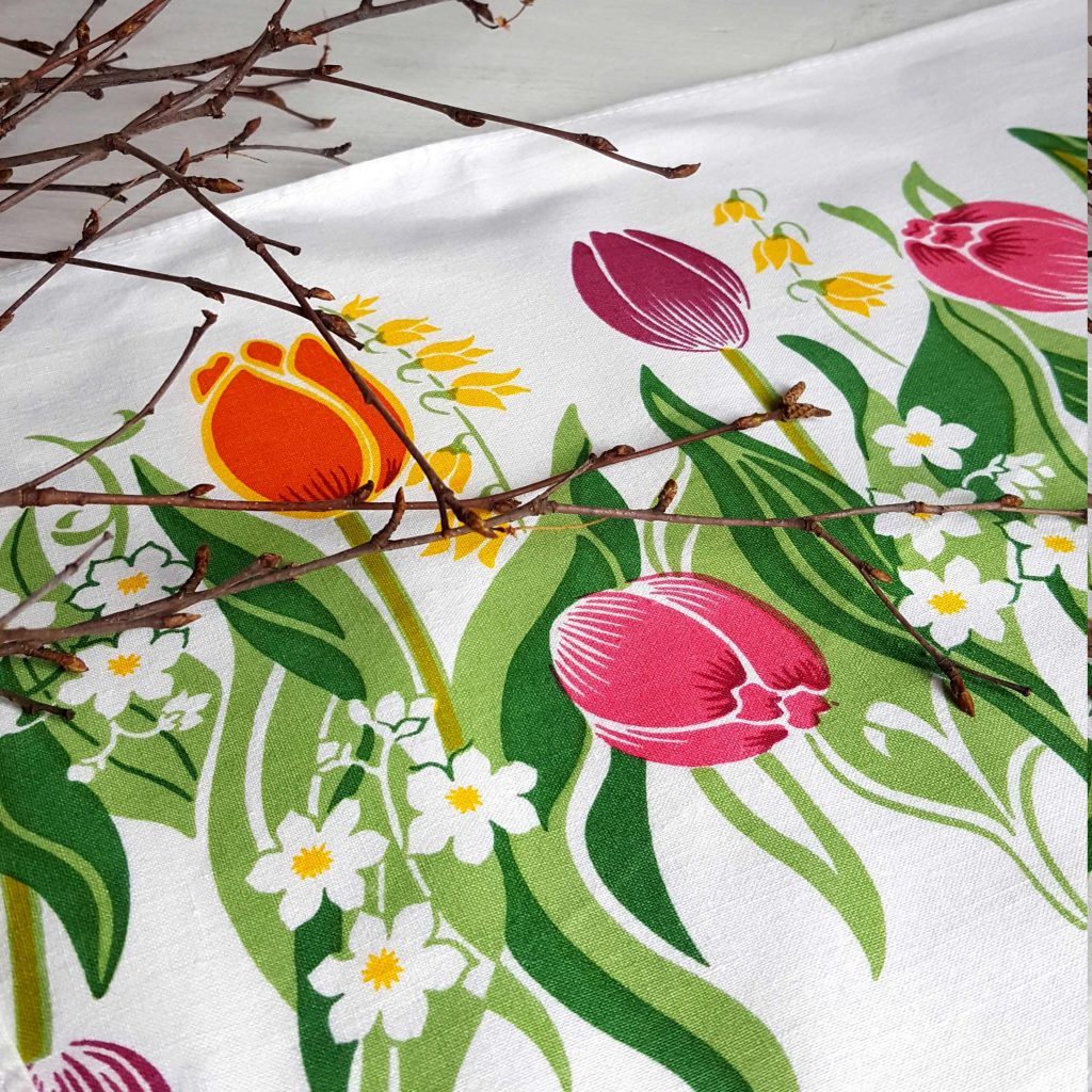 Qizlar ozlarini shahvoniy suratga olishadi